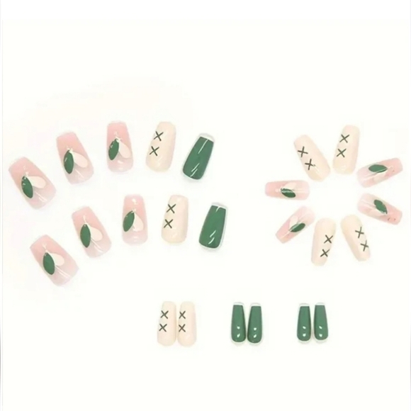 24 Pieces Fake Press On Nails - Picture 2 of 5